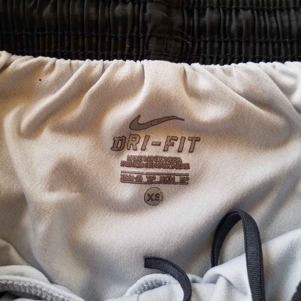 Nike Dri-fit Black & Orange Running Athletic Short - Picture 6 of 6